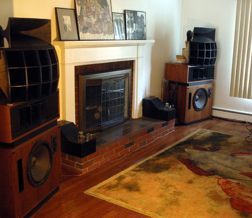 FirePlaceRoom_Altec19.JPG