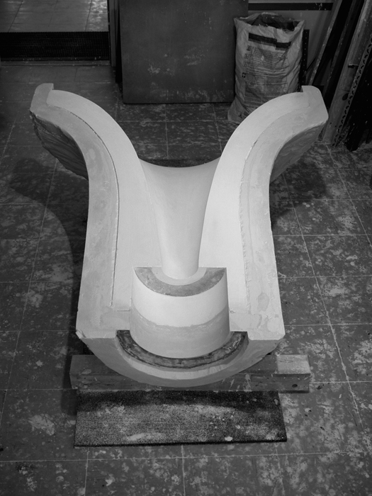 Horn in mold 115 Hz 01.jpg