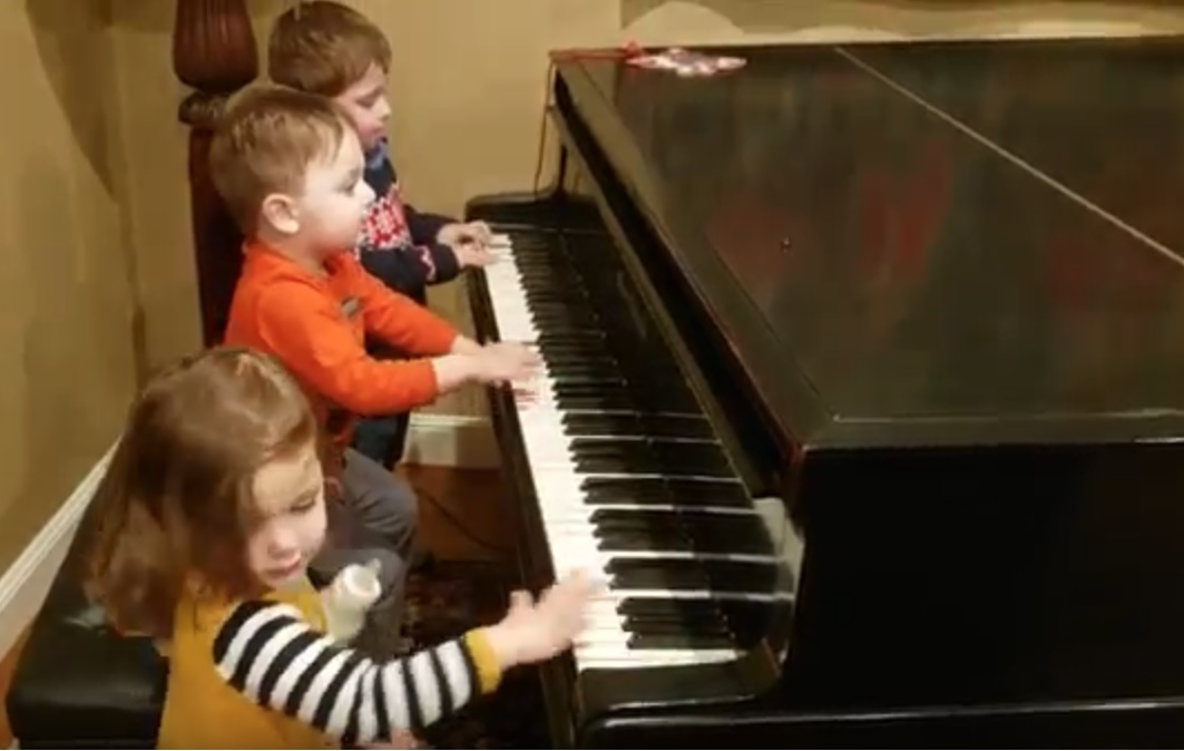 KidsPlayPiano.jpg